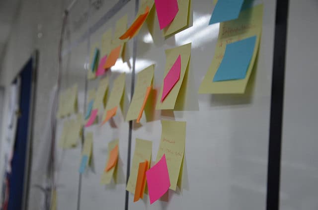 Lean-joh­ta­minen asian­tun­ti­ja­työssä — ota huo­mioon nämä 4 asiaa